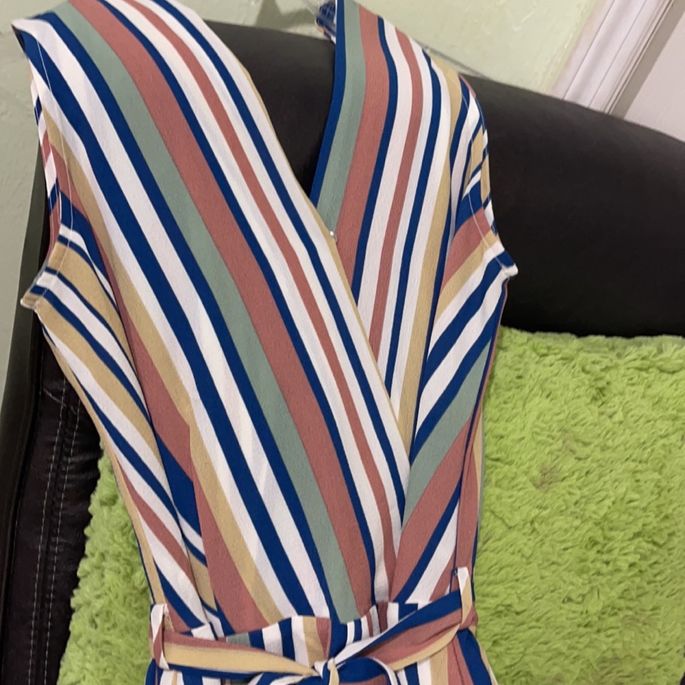 Beautiful jumpsuit in excellent condition. - Picture 6 of 8